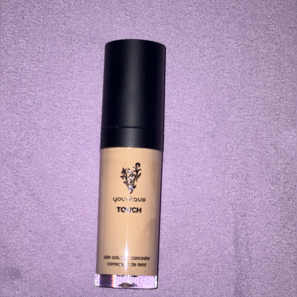 Younique touch concealer EYELET